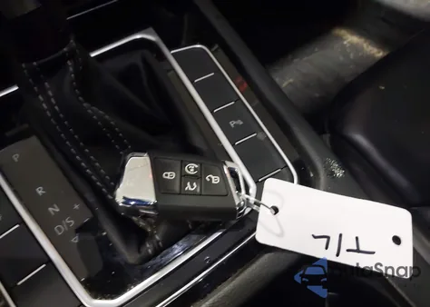 2021 Volkswagen Arteon 2.0T Sel R-Line z USA, uszkodzony, nr VIN WVWSR7AN3ME011939